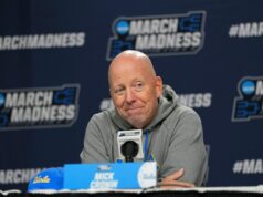 Mick Cronin fala sobre críticas ligadas a Dan Hurley antes da UCLA-UConn Mick Cronin fala sobre críticas ligadas a Dan Hurley antes da UCLA-UConn