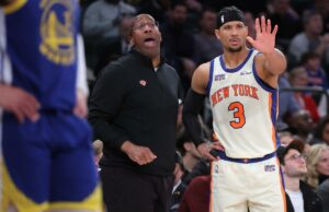 Mike Brown não está pronto para mudar a escalação inicial dos Knicks, apesar da raiva por partidas lentas Mike Brown (L.) e Josh Hart assistem durante o jogo Knicks-Warriors em 15 de março de 2026.