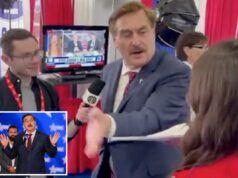Mike Lindell ‘entregou documentos judiciais’ durante entrevista diante das câmeras no CPAC – e joga documentos de lado Mike Lindell ‘entregou documentos judiciais’ durante entrevista diante das câmeras no CPAC – e joga documentos de lado