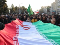 Milhares de pessoas no Irão lamentam a morte de Khamenei Milhares de pessoas no Irão lamentam a morte de Khamenei