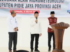 Ministro da Administração Interna e Ministro dos Assuntos Sociais transferem a primeira fase da assistência social de quase 900 mil milhões de IDR para comunidades afectadas por catástrofes Ministro da Administração Interna e Ministro dos Assuntos Sociais transferem a primeira fase da assistência social de quase 900 mil milhões de IDR para comunidades afectadas por catástrofes