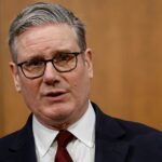 Onze do gabinete de Sir Keir Starmer (foto em 16 de março) contaram com subsídios financiados pelos contribuintes para ajudar a operar seus veículos nos últimos anos, revela a análise de receitas de despesas