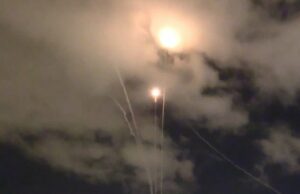 Mísseis iranianos sobre Tel Aviv acionam sirenes e lançamentos de interceptadores Mísseis iranianos sobre Tel Aviv acionam sirenes e lançamentos de interceptadores