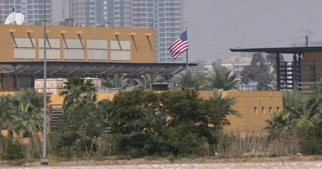 Míssil atinge heliporto dentro do complexo da Embaixada dos EUA A Embaixada dos EUA em Bagdá foi bombardeada.