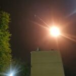 No momento em que um míssil balístico iraniano atinge a cidade israelense de Dimona, ferindo um menino de 10 anos e cerca de 19 outras pessoas