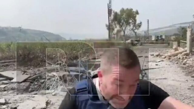 Míssil cai a metros de repórter no Líbano
