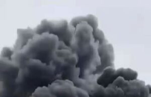 Míssil iraniano atingido na fábrica de Ne’ot Hovav leva ao medo de vazamento de produtos químicos UM INCÊNDIO resultante de um fragmento de míssil iraniano em Ne