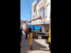 Míssil não detonado extraído de casa no oeste do Irã Míssil não detonado extraído de casa no oeste do Irã