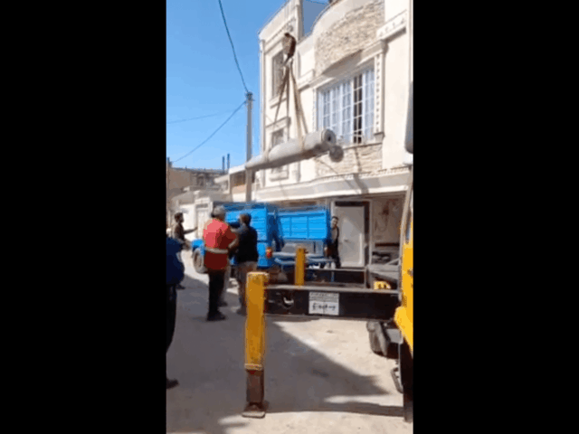 Míssil não detonado extraído de casa no oeste do Irã
