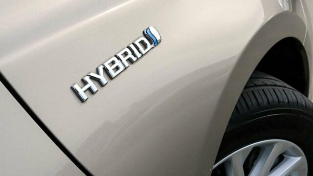 Mobil Hybrid Hemat Segini jika Harga Pertamax Naik

