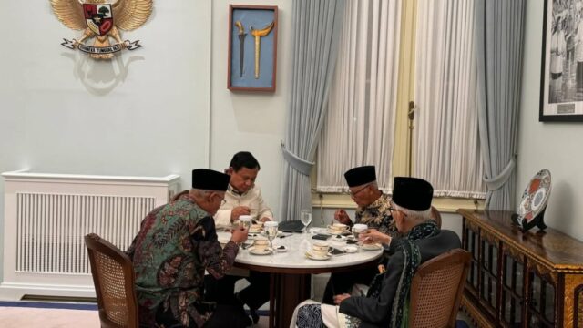 Momento Prabowo rompe o jejum com Ketum Muhammadiyah para o presidente do PBNU
