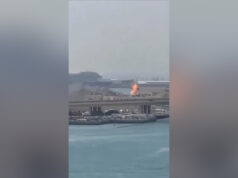 Momento em que drone iraniano atinge base naval dos Emirados Árabes Unidos Momento em que drone iraniano atinge base naval dos Emirados Árabes Unidos