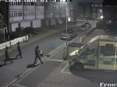 Momento em que três suspeitos encapuzados ‘atearam fogo em ambulâncias’ do lado de fora da sinagoga em Golders Green – enquanto a polícia investiga crimes de ódio anti-semita Três suspeitos encapuzados foram vistos se aproximando dos veículos de emergência antes de serem incendiados