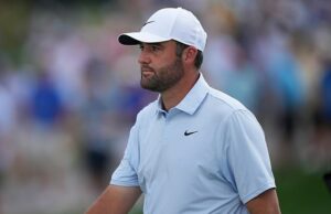 Momento furioso, Scottie Scheffler lança a bola no lago em um colapso impressionante após uma tacada perdida Scottie Scheffler sofreu um colapso surpreendente no Arnold Palmer Invitational na sexta-feira