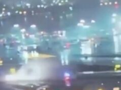 Momento horrível: avião da Air Canada atinge caminhão de bombeiros que cruzava a pista do Aeroporto LaGuardia ao pousar, matando os dois pilotos Imagens horríveis revelaram o momento em que um avião da Air Canada colidiu com um caminhão de bombeiros ao cruzar a pista do Aeroporto LaGuardia, espalhando um enorme jato de água e detritos pela pista quando o caminhão capotou.