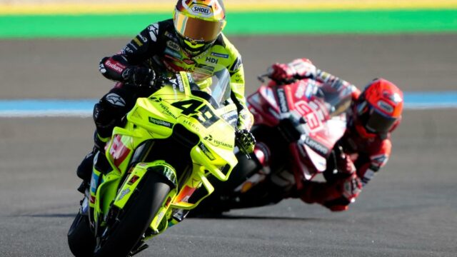 MotoGP brasileiro: Di Giannantonio conquista a pole, mas é emboscado por Márquez no sprint
