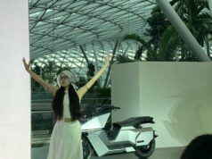 Motor Listrik “Anti Jatuh” OMO X Sudah Diuji Hadapi Banjir e Macet Motor Listrik “Anti Jatuh” OMO X Sudah Diuji Hadapi Banjir e Macet