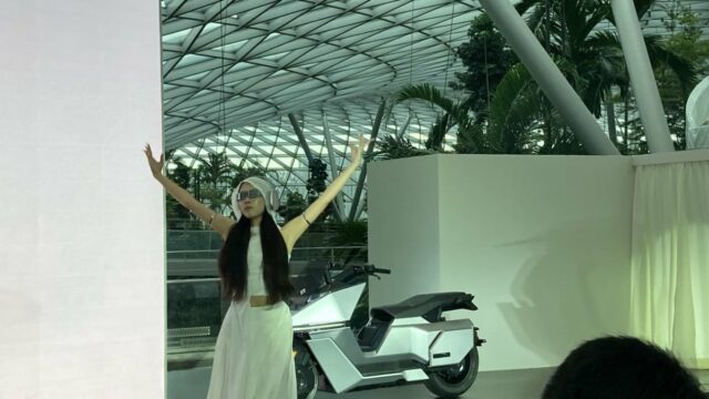 Motor Listrik “Anti Jatuh” OMO X Sudah Diuji Hadapi Banjir Motor Listrik “Anti Jatuh” OMO X Sudah Diuji Hadapi Banjir e Macet