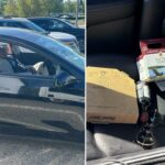 Um motorista parece desmaiado ao volante de um veículo preto que circula pelas ruas da cidade.