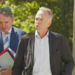 William Swale aparece fora do tribunal antes de um inquérito sobre o acidente do Daylesford Pub.