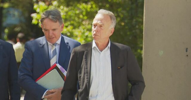 William Swale aparece fora do tribunal antes de um inquérito sobre o acidente do Daylesford Pub. 