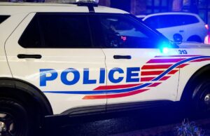 Motorista é detido após van passar por barricada na Casa Branca Motorista é detido após van passar por barricada na Casa Branca