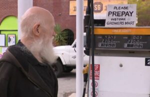 Motoristas migram para pequenos mercados de produtores que vendem o combustível mais barato da cidade Motoristas migram para pequenos mercados de produtores que vendem o combustível mais barato da cidade