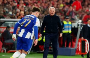 Mourinho diz que foi chamado de ‘traidor’ depois de ser expulso durante o espectacular derby Benfica-Porto Mourinho diz que foi chamado de 'traidor' depois de ser expulso durante o espectacular derby Benfica-Porto