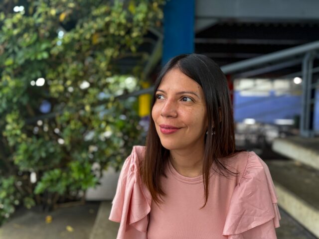 Delia Braches em sua casa em Caricuao, Venezuela