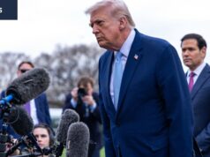 Mudança de metas e aumento de custos marcam a busca de Trump por uma saída do Irã Na noite de sexta-feira (horário dos EUA), enquanto se dirigia para a Flórida, Donald Trump parecia estar planejando aquela tão discutida saída. Mas ele claramente ainda não decidiu se aceitará ou não.