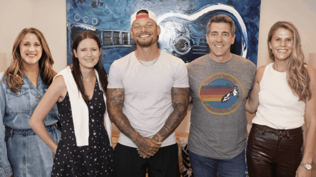 Mudanças na indústria musical: Kane Brown renova com a Sony Nashville, Bruno Mars fecha contrato de administração de publicação com a Avex
