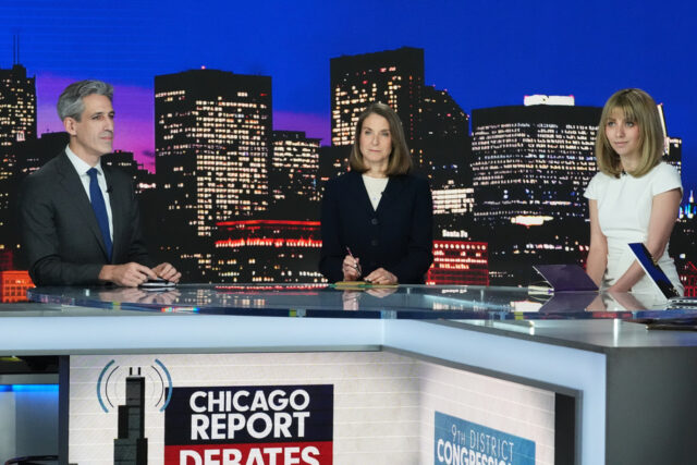 O candidato democrata ao Congresso, o prefeito de Evanston, Daniel Biss, fala durante o debate primário do 9º distrito da Câmara dos EUA, em Chicago, quarta-feira, 25 de fevereiro de 2026. (AP Photo/Nam Y. Huh)