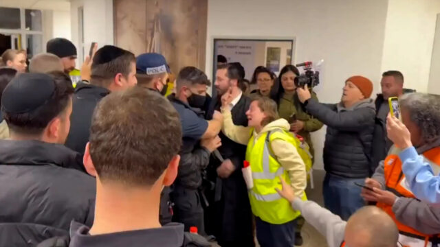 Mulher confronta Ben-Gvir no local do ataque com míssil iraniano
