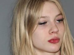 Mulher do Texas sai da estrada e bate, matando mulher e criança, afirma a polícia Carro em alta velocidade bate no Texas, mãe de quatro filhos, matando-a 2 dias antes do Natal