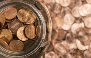 Mulher percebe algo estranho na máquina de lembranças – então ela percebe: ‘Mentiras!’ Moedas de um centavo