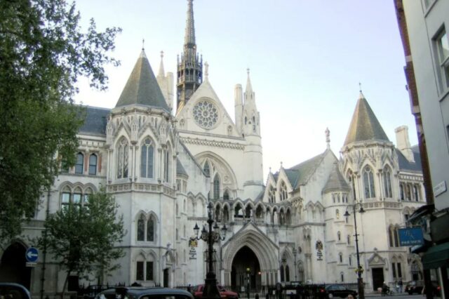 O Tribunal de Recurso decidiu que não está claro quem é o pai. 