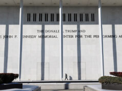 Músico que cancelou apresentação de feriado no Kennedy Center pede arquivamento do processo Yahoo entertainment home