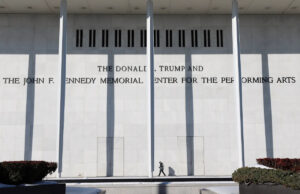 Músico que cancelou apresentação de feriado no Kennedy Center pede arquivamento do processo Yahoo entertainment home