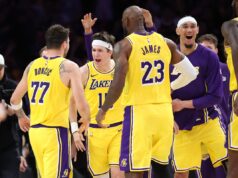 NBA admite que Lakers recebeu uma decisão errada antes da prorrogação vencer o Nuggets Los Angeles Lakers celebrate in their win over the Denver Nuggets