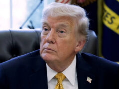 NBC News Shocker: Eleitor furioso de Trump chama o presidente de ‘pilha de merda sem valor’ Yahoo news home