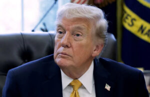 NBC News Shocker: Eleitor furioso de Trump chama o presidente de ‘pilha de merda sem valor’ Yahoo news home