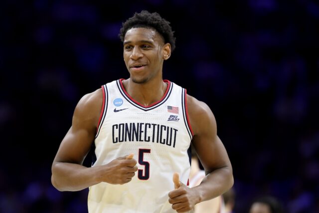 NCAA anuncia desempenho histórico no torneio Taris Reed Jr. na Taris Reed Jr. against Furman Paladins