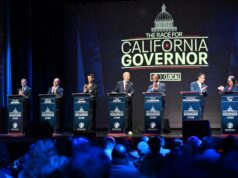 Na corrida para governador da Califórnia, os candidatos democratas continuam apesar do apelo do presidente do partido para que alguns saiam A democrata Katie Porter presta juramento ao preencher a papelada para concorrer ao cargo de governador da Califórnia em Santa Ana, CA, na quarta-feira, 4 de março de 2026. A ex-representante dos EUA de Irvine esteve no Congresso de 2019 a 2025. Em 2024, Porter perdeu uma candidatura para ser um dos senadores do estado quando ficou em terceiro lugar em uma primária apartidária. (Foto de Jeff Gritchen, Orange County Register/SCNG)