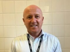 Na foto: Vítima ‘agredida por Joey Barton em um clube de golfe que pode perder a visão de um olho’ enquanto o ex-jogador de futebol é detido sob custódia por um mês Kevin Lynch, 51, está atualmente em estado grave, mas estável, no hospital após ser ferido no suposto ataque ao Huyton and Prescot Golf Club