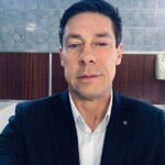 Scott Gough, 56, suicidou-se em 29 de março de 2024, após supostamente ter sido alvo de chantagistas no aplicativo de relacionamento gay Grindr