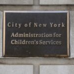 Não, NÃO faz sentido dar dinheiro a um pai que abusa de drogas