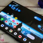 Uma exibição dos telefones Samsung Galaxy S25 Edge