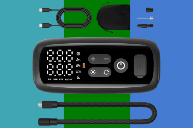 Insuflador digital de pneus com mangueira trançada, cabo USB-C, bolsa de transporte e vários bicos.