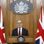 Dando uma conferência de imprensa em Downing Street, o primeiro-ministro insistiu que queria ver “o fim desta guerra o mais rapidamente possível”.