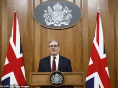 ‘Não seremos arrastados para uma guerra mais ampla’: Starmer rejeita o apelo de Trump para navios britânicos no Estreito de Ormuz – apesar do presidente avisar que ‘vai se lembrar’ Dando uma conferência de imprensa em Downing Street, o primeiro-ministro insistiu que queria ver “o fim desta guerra o mais rapidamente possível”.